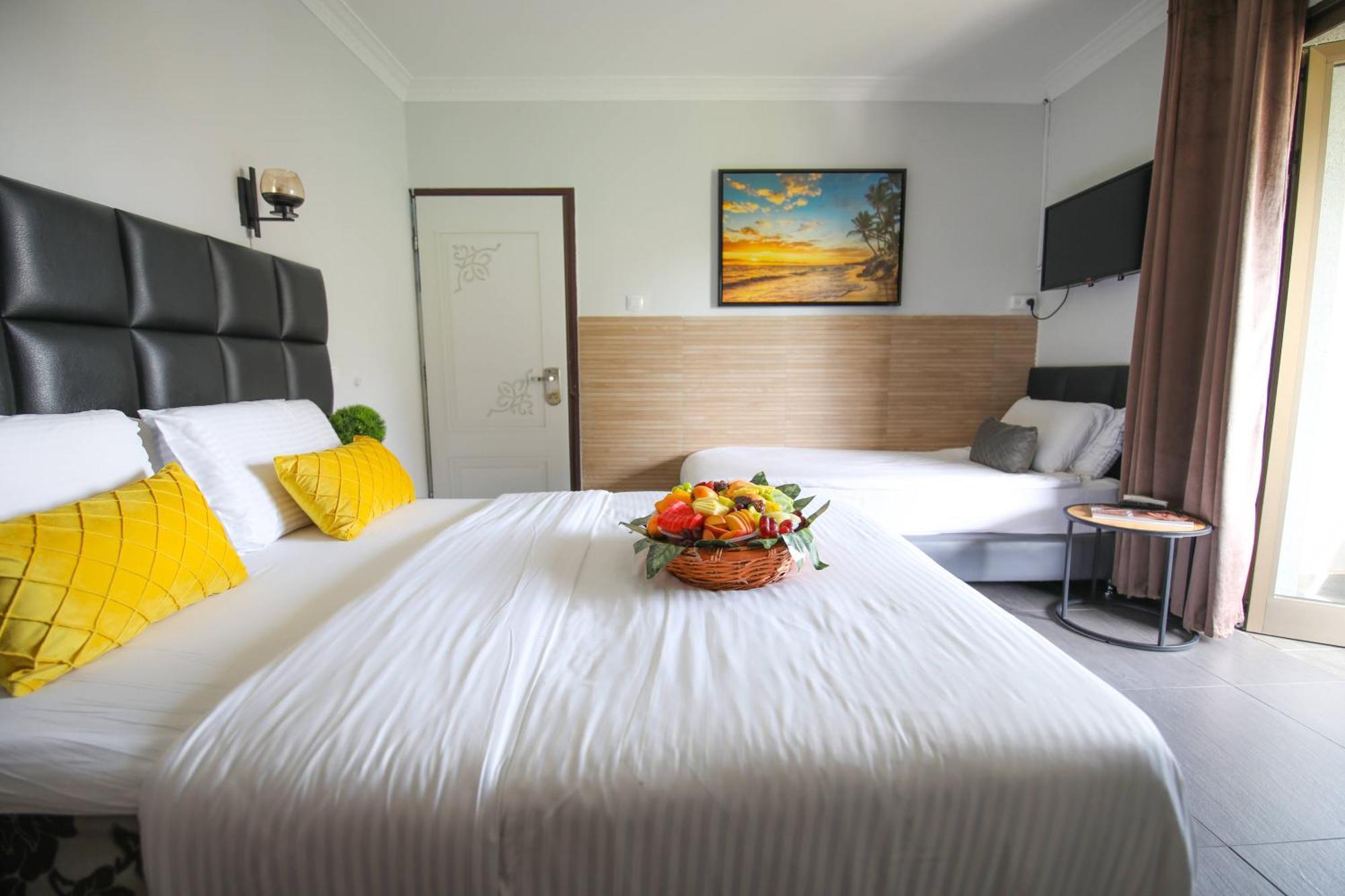 Miami Beach Hotel Tel Aviv Room photo